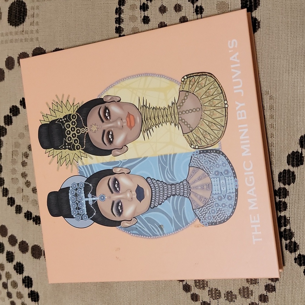 Juvia's Place The Magic Mini eye shadow palette